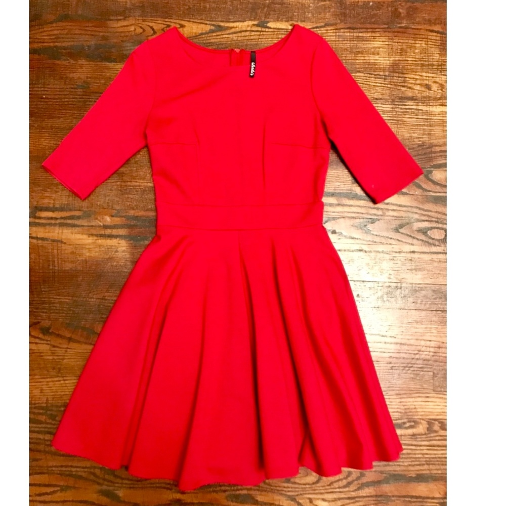 Red, pleasted dress! - Picture 2 of 2